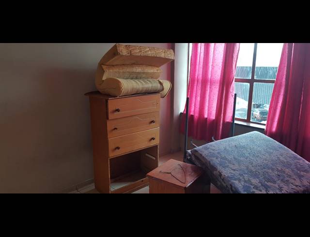 2 BEDROOM FLAT FOR SALE IN VEREENIGING CENTRAL